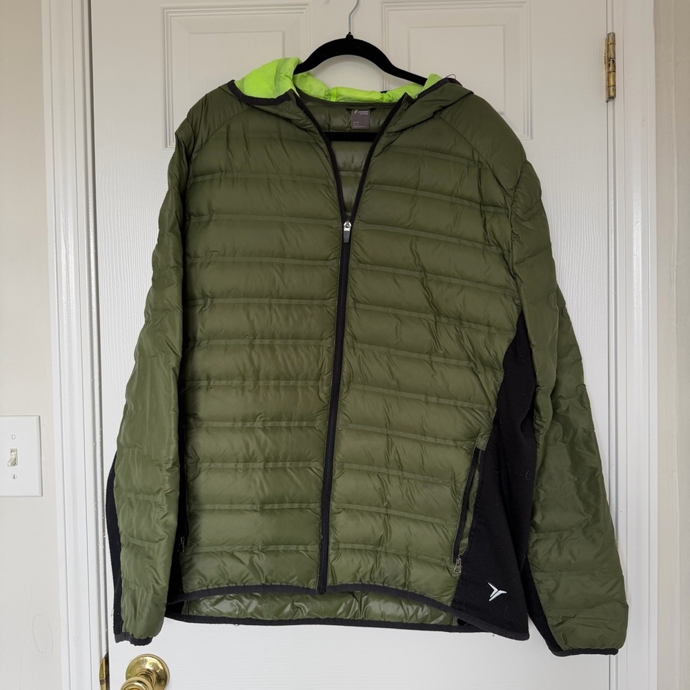 Men's Old Navy Green and Black Puffer Jacket Size Extra Large